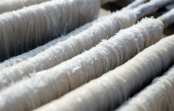 仿手工紅薯粉條機生產線是怎樣加工粉條的？漏瓢環(huán)節(jié)有哪些講究？